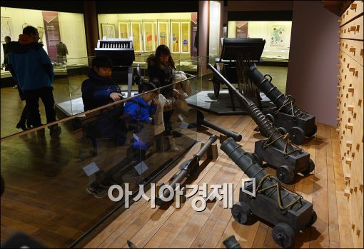 [포토]전쟁기념관 전쟁역사실 리모델링 재개관