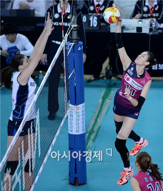 [포토]김수지, '이동공격 받아라'