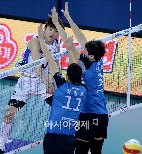 [포토]정지석, '공은 이미 지나갔어'