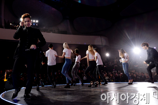 [포토]갓세븐, 모델들과 신나는 댄스 타임(FCC2016)