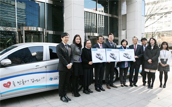 IBK연금보험, 사회복지시설 3곳에 차량 지원