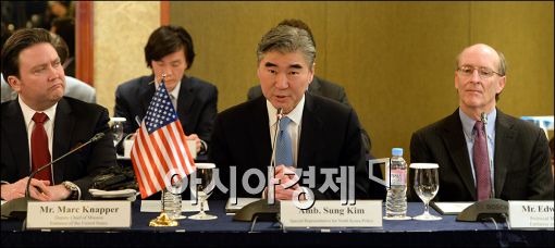 [포토]발언하는 성 김 미 6자회담 수석대표