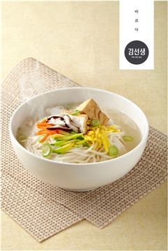 한파에 '국물류' 인기, 외식업계 '따뜻한 음료·탕 메뉴' 강화