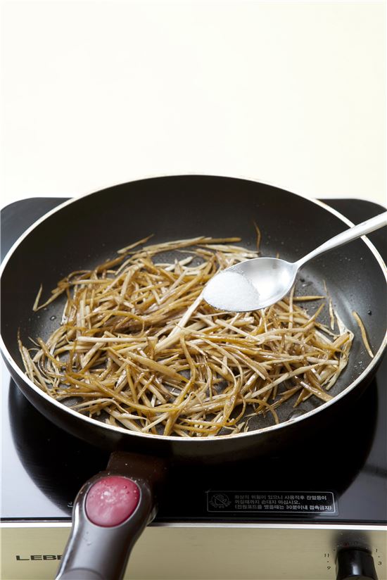 「오늘의 레시피」우엉볶음