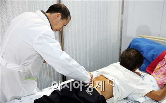 장흥군(군수 김성)은 지역 내 의료급여 수급권자의 적절한 의료 서비스 이용을 장려하기 위해 모범 수급권자에게 인센티브를 제공한다