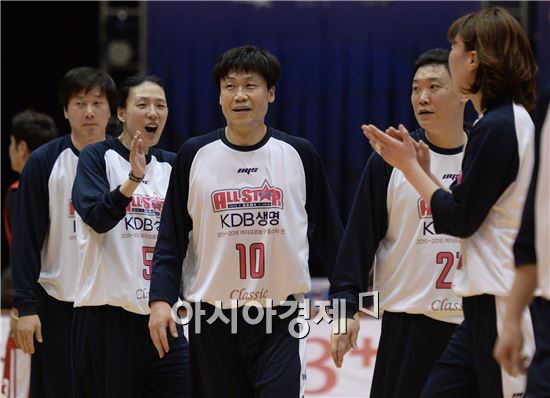 [포토]박성배 코치, '오프닝경기 MVP'