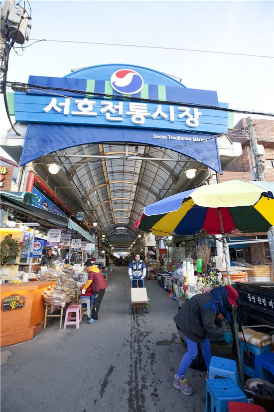 남편은 배를 타고 아내는 건어물 가게를 하는 것이 통영 사람들의 삶이라고 했던가. 서호시장은 통영 사람들이 즐겨찾는 대표적인 시장이다.