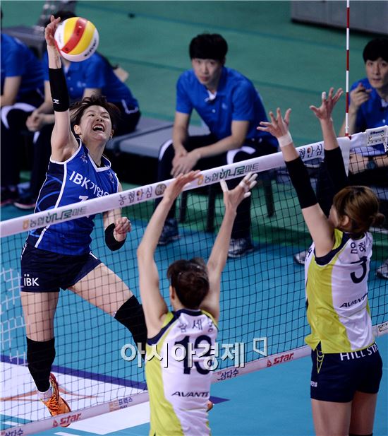 [포토]채선아, '오른손 강타'