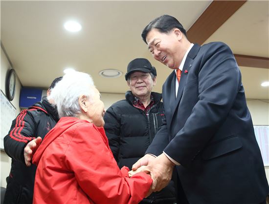 조길형 영등포구청장 어르신들께 인사 