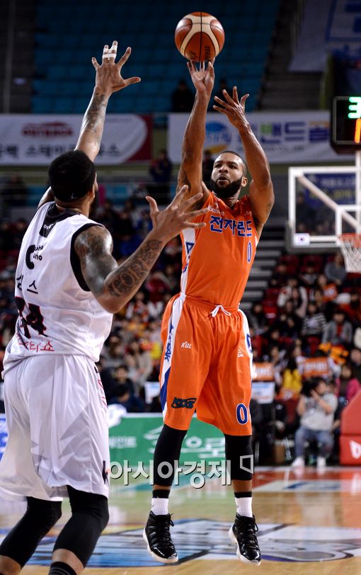 [포토]점프슛 하는 콘리