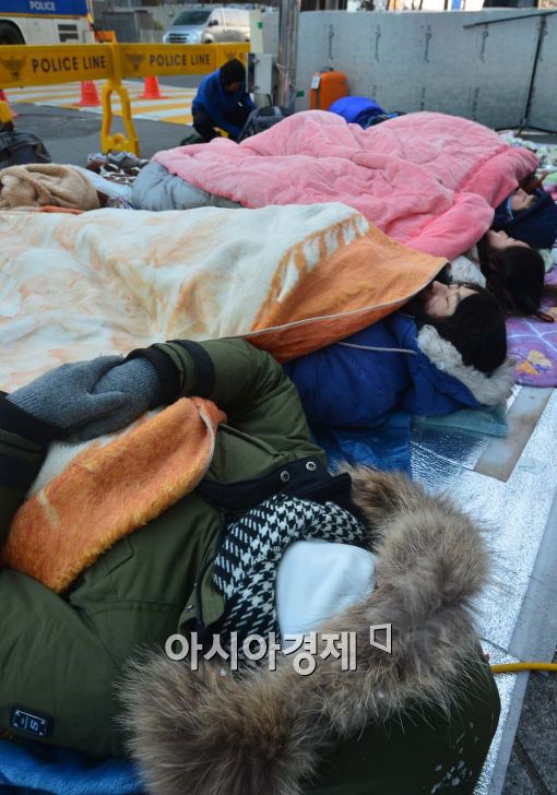 [포토]냉동고 추위에도 노숙농성은 계속된다