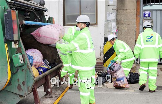 장흥군이 2월 1일부터 쓰레기 종량제봉투 가격을 17년만에 인상한다.