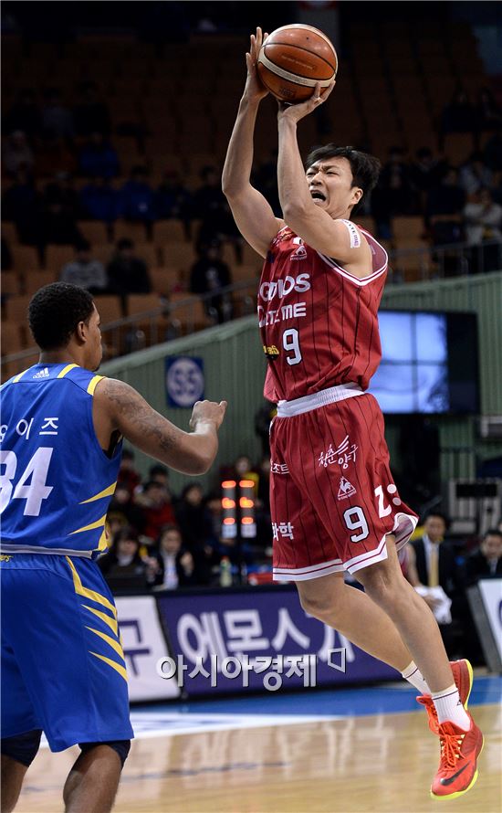 [포토]김영환, '수비 안 할거야?'