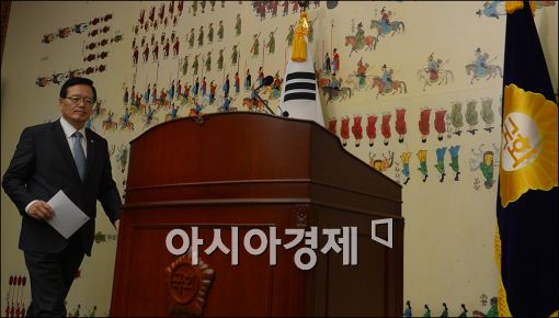 [포토]회견장 들어오는 정의화 국회의장