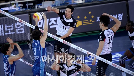 [포토]속공 시도하는 최민호