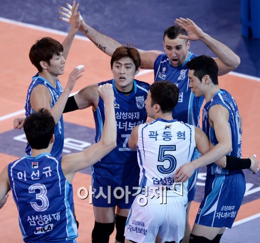 [포토]득점 환호하는 삼성화재