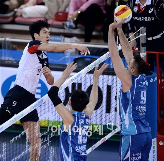 [포토]박주형, '터치아웃 작전이야'