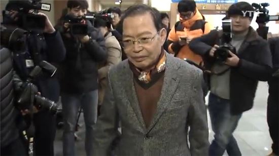 '운전기사 폭행' 갑질 몽고식품 김만식 전 회장, 벌금 700만원 