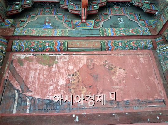 천년고찰 진도 쌍계사에서 국내 최초로 발견된 서양화 기법 탱화