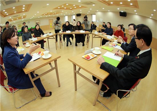 이준식 교육부총리와 조은희 서초구청장 등 간담회