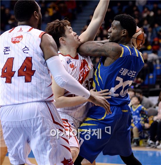 [포토]라틀리프 '이승현, 날 너무 힘들게 해'