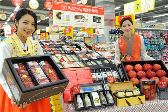 설 선물 '싸거나 비싸거나'…올해도 계속되는 양극화(종합)