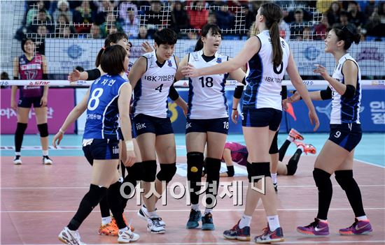 [포토]기업은행, '정규리그 최다 10연승이야'