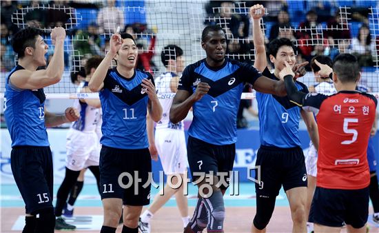 [포토]현대캐피탈, '8연승으로 대한항공 제치고 2위 도약'