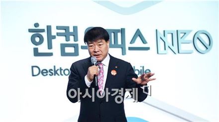 김상철 한컴그룹 회장이 한컴오피스 네오 출시 기자간담회에서 향후 전략에 대해 설명하고 있다.  
