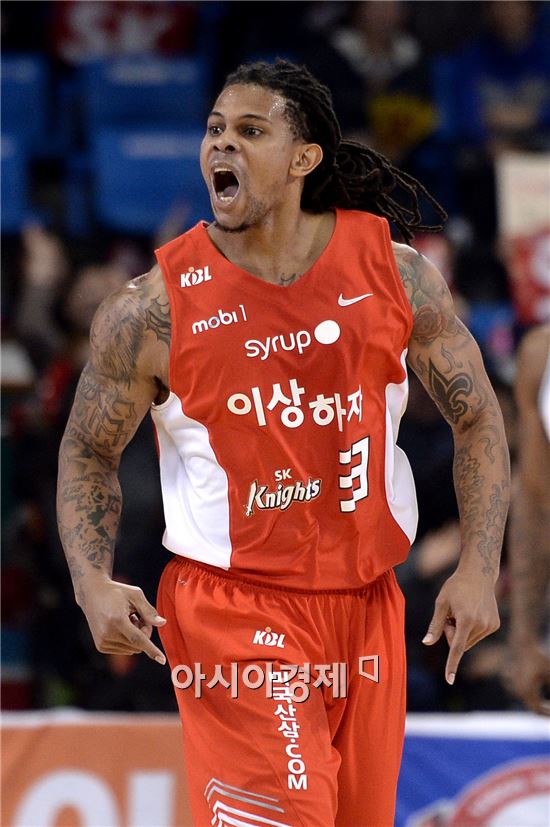 [포토]포효하는 SK 미첼