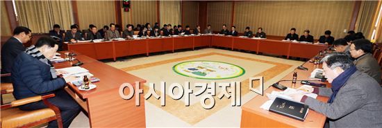함평군(군수 안병호)은 27일 군청 소회의실에서 2017년 국고지원 건의 현안사업 발굴 보고회를 개최했다.
