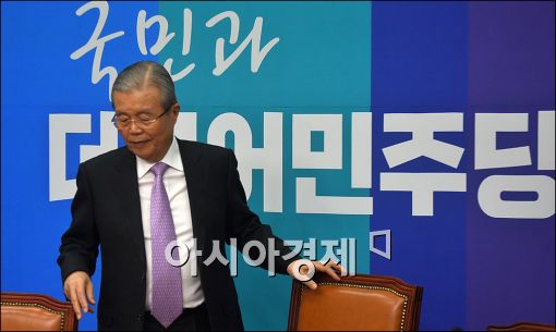 [포토]비대위 참석하는 김종인 위원장