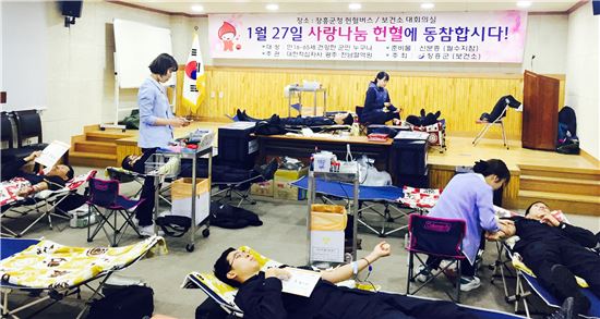 장흥군(군수 김성)은 지난 27일 대한적십자사 광주전남혈액원과 함께 ‘사랑실천 생명나눔 헌혈’을 실시했다