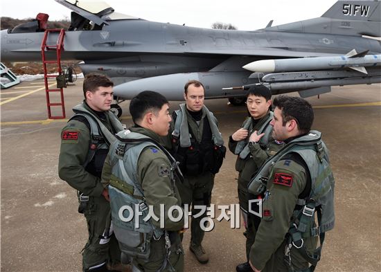 적의 도발을 즉각 응징할 수 있는 연합작전 수행 능력을 배양하기 위한 훈련으로 지난 26일 시작해 오는 29일까지 계속된다.