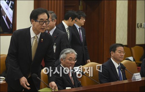 [포토]회의 참석하는 이준식 사회부총리
