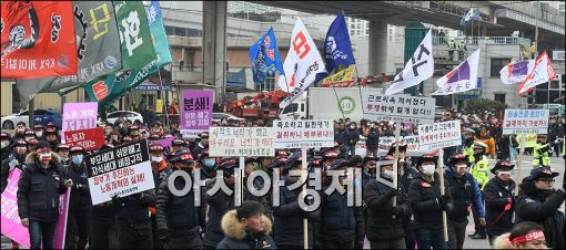 [포토]한국노총, 노동개혁법안 저지 시가 행진
