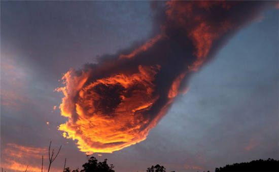 파이어볼 움켜쥔 신의 주먹? 환상입니다, 거대한 불꽃 구름입니다