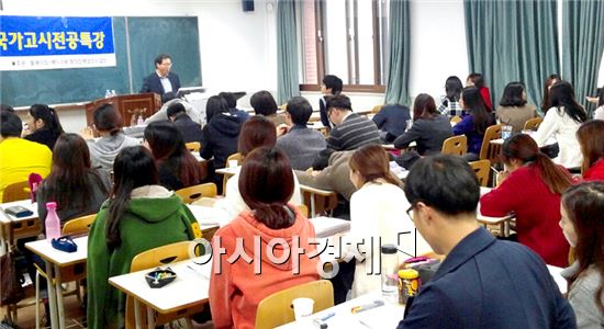 물리치료학과가 올해 치러진 제43회 물리치료사 국가고시에서 졸업예정자 90명 전원이 합격해 100% 합격을 기록했다. 
