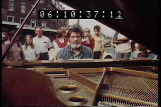 백남준의 비디오 작품 '존 케이지에게 바침(1973년작·29분 02초)'