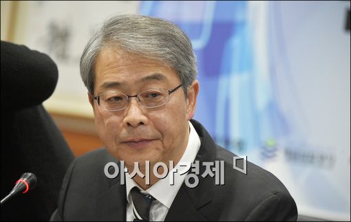 [포토]굳게 입다문 임종룡 금융위원장