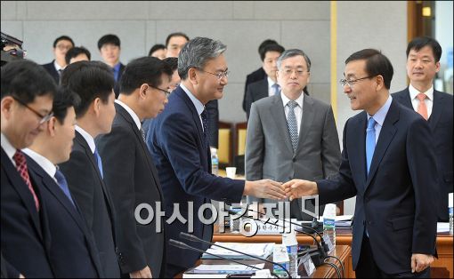 [포토]검사장들과 인사하는 김수남 총장