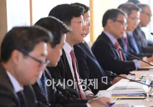 [포토]통상교섭민간자문위 참석한 주형환 장관 