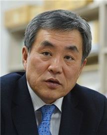 이상돈 교수, 국민의당 입당…"험난한 항해 같이 하겠다"(종합)