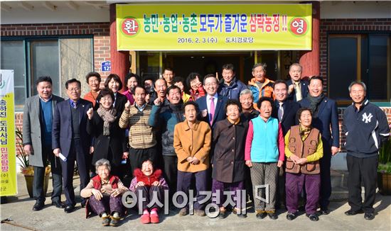 송하진 전북지사가 2016년 민생현장 방문차 3일 순창군을 방문했다.
