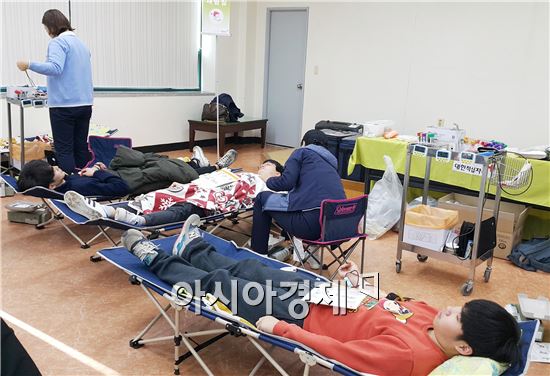 함평군보건소(소장 박성희)는 2일 보건소와 함평군공립요양병원에서 동절기 사랑나눔 헌혈을 실시했다.