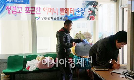 장흥군(군수 김성)은 자립능력이 부족한 독거노인, 장애인 등을 위한 어머니 빨래터를 운영한다