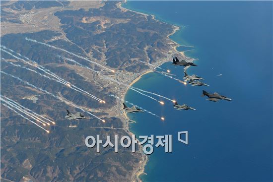 '북핵 원점 타격' 공군 단독 대규모 훈련