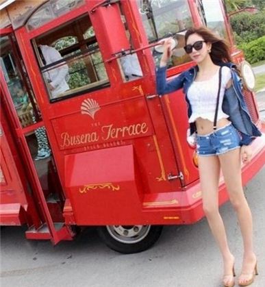 예정화, 군살없는 허리 라인 ‘바람 불면 꺾어지겠네’