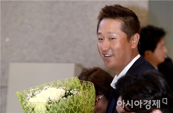 '마이너 계약' 이대호 "밑바닥부터 올라가겠다"