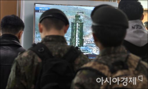 [포토]북한, 장거리미사일 발사